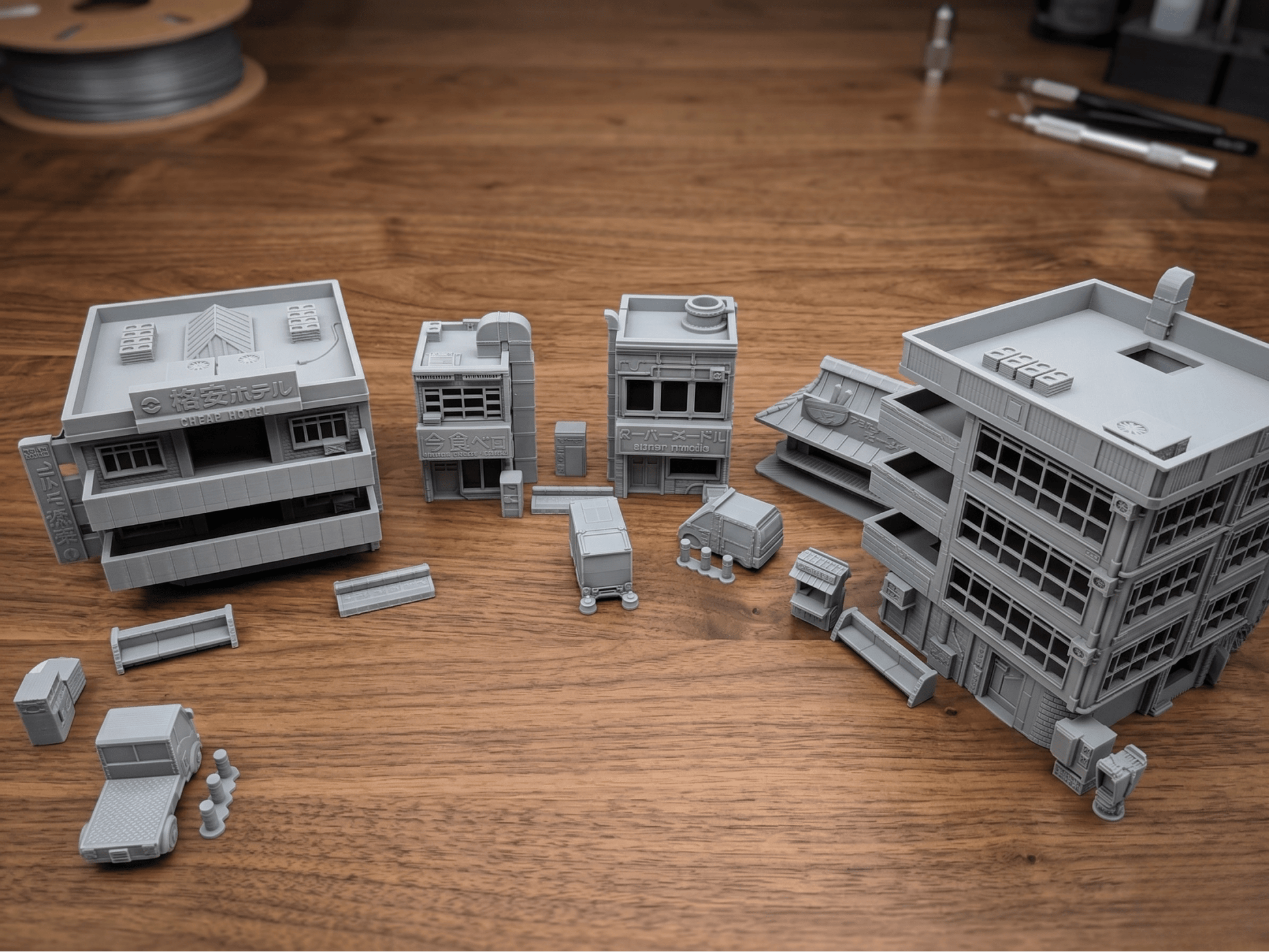 Cyberpunk City Terrain Bundle – 5 Buildings, 3 Vehicles & Scatter (28mm/32mm/40mm) - Northern Foundry